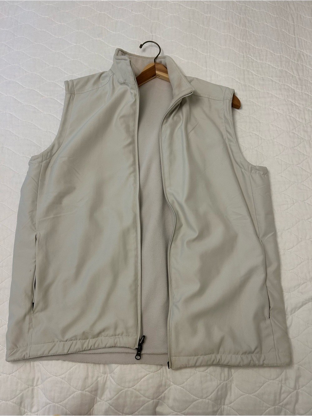 Nike Men's Light Gray Zip-Front Sleeveless Vest